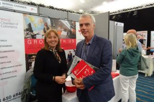 Wirral-Biz-Fair-2016-Wirral-Chamber-with-visitor